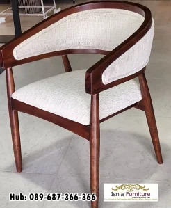 Jual Kursi Makan Desain Klasik Nyaman dengan Rangaka Kayu