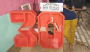 Lemari Buku Hias Gantung Angka 30 Kayu Solid