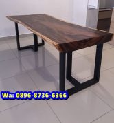 Meja Makan Kayu Utuh Trembesi Kaki Besi Kotak
