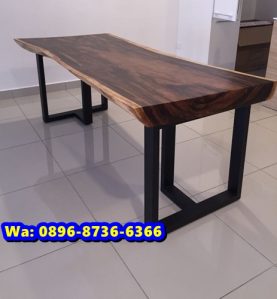 Meja Makan Kayu Utuh Trembesi Kaki Besi Kotak