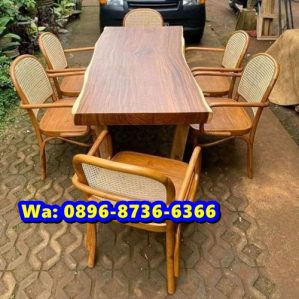 Meja Makan Trembesi Utuh Set Kursi Rotan