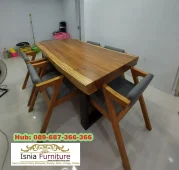 Meja Makan Kayu Utuh Kaki Besi Tahan Lama